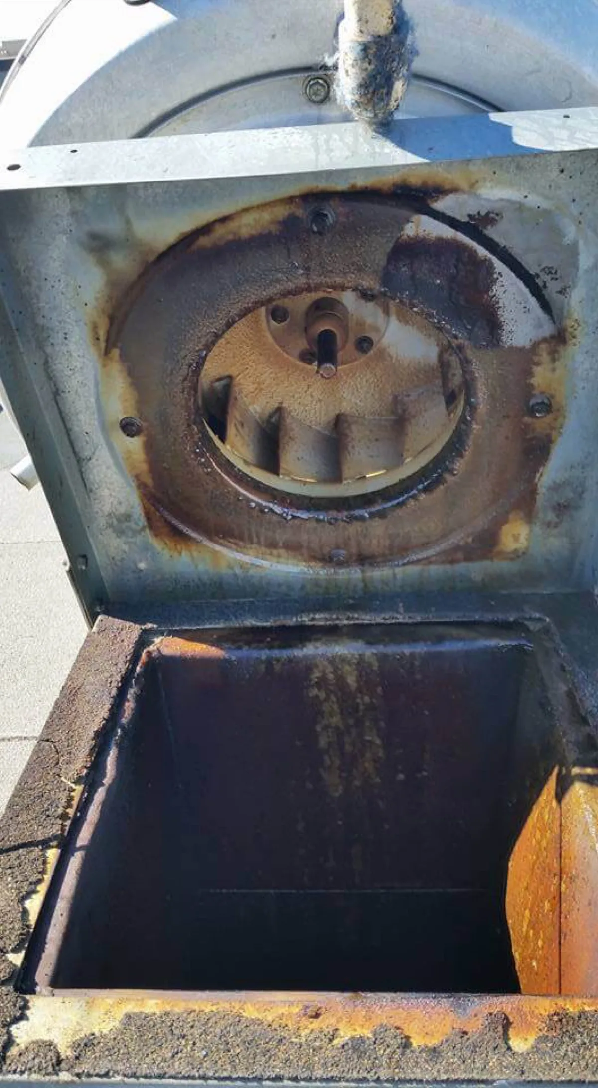Commercial kitchen equipment cleaning